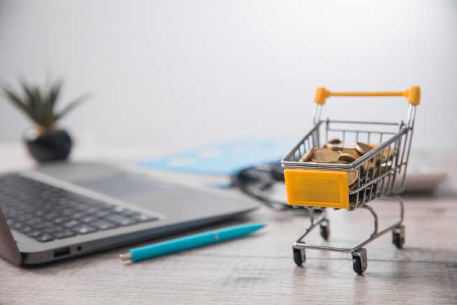 Dokumentowanie zakupu towarów handlowych na aukcjach internetowych – czy konieczna jest umowa?