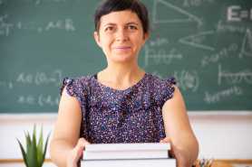 Czy dyrektor może dopełnić etat nauczyciela godzinami świetlicy?